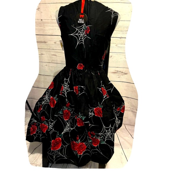 Brand new roses and web dress - Picture 2 of 3